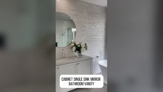 Mueble de baño con espejo y lavabo individual