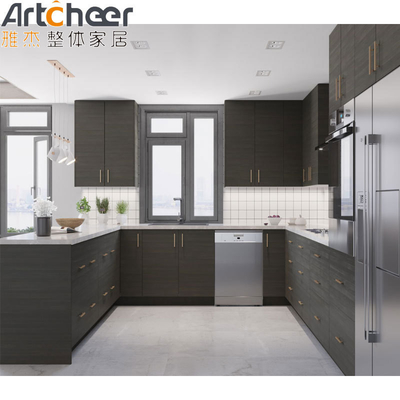 comprar El gabinete de cocina de piedra de cuarzo blanco con panel de puerta de membrana de PVC moderno y elegante fabricación en línea