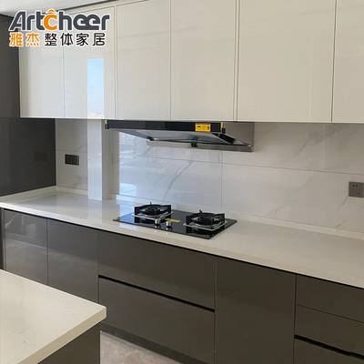 comprar Diseño hotelero Muebles de cocina de lujo con mesa de piedra de cuarzo de grado material E1 fabricación en línea