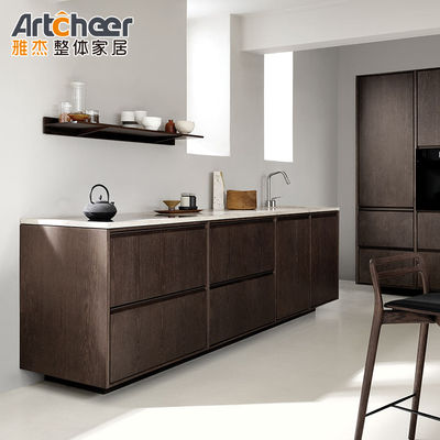 Mesa de isla de cocina versátil con material de puerta HPL y bordes de escritorio de borde plano